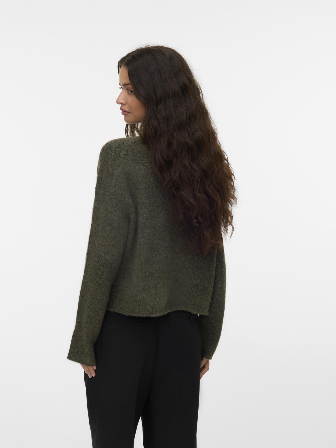 model_shot-back